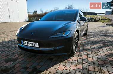 Седан Tesla Model 3 2024 в Коломиї