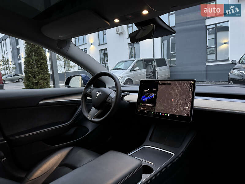 Седан Tesla Model 3 2022 в Киеве