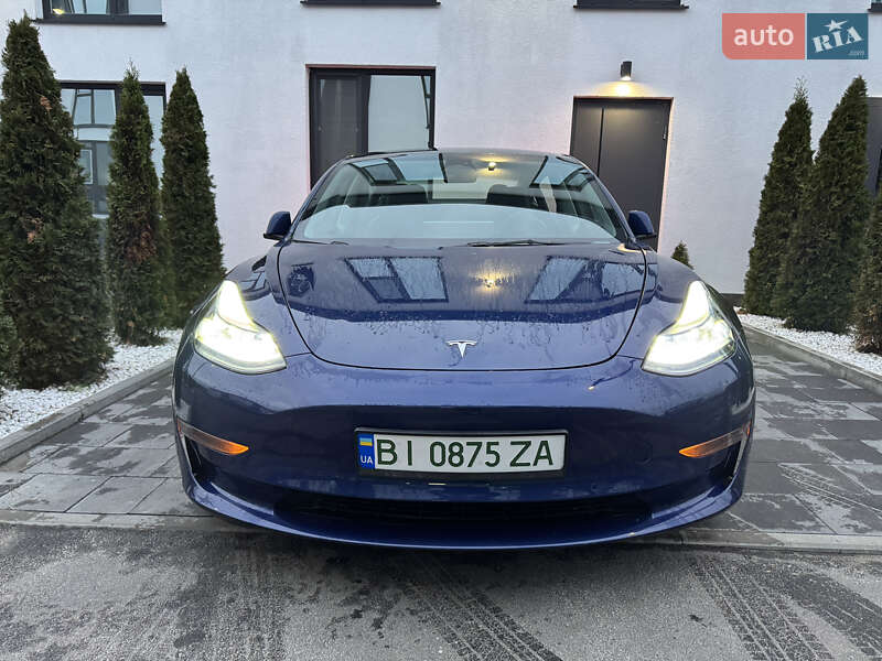 Седан Tesla Model 3 2022 в Киеве