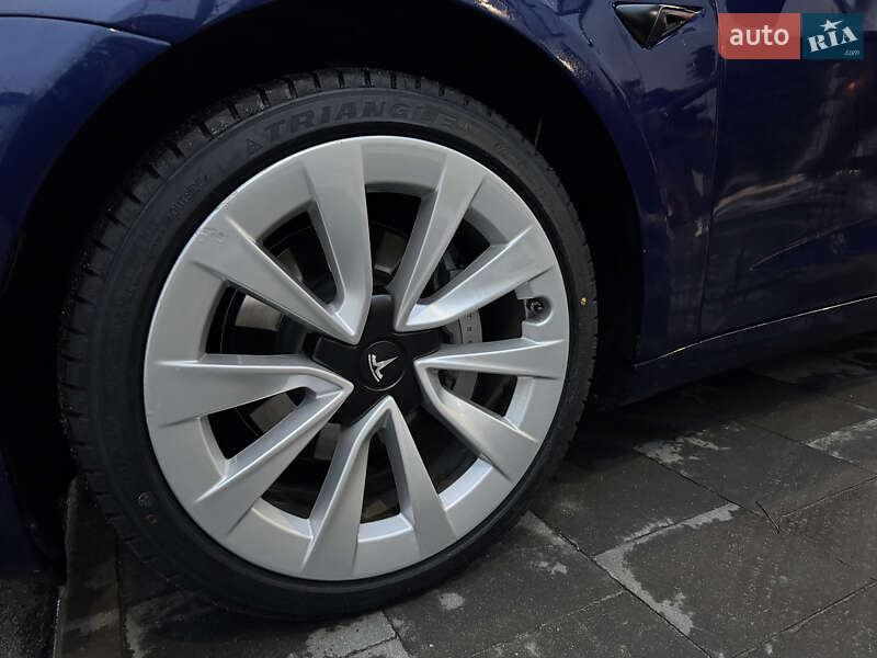 Седан Tesla Model 3 2022 в Киеве