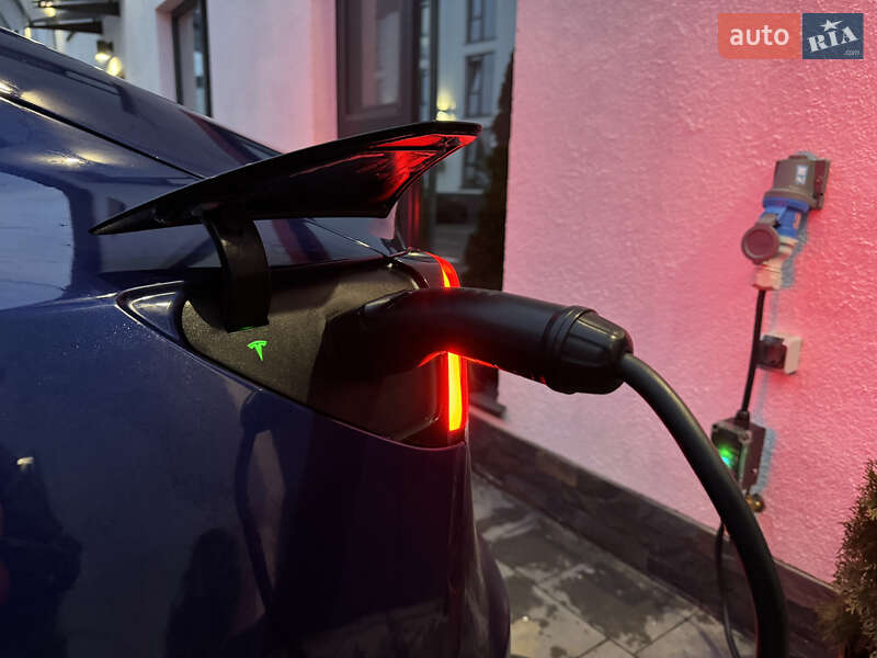 Седан Tesla Model 3 2022 в Киеве