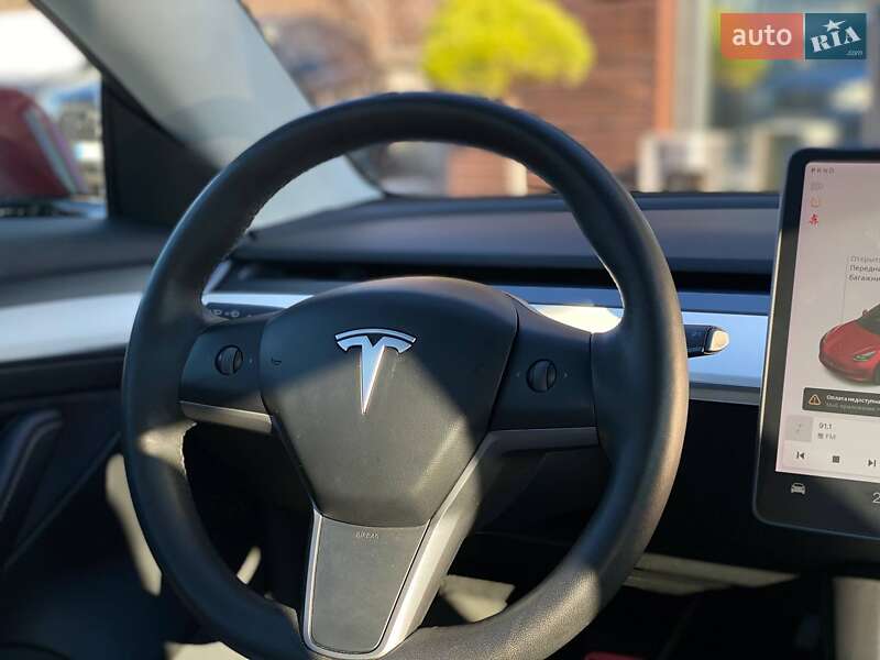 Седан Tesla Model 3 2021 в Львові