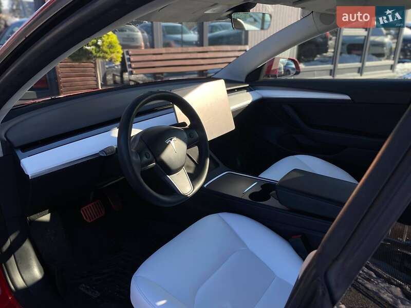 Седан Tesla Model 3 2021 в Львові