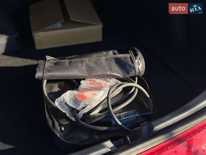 Седан Tesla Model 3 2021 в Львові