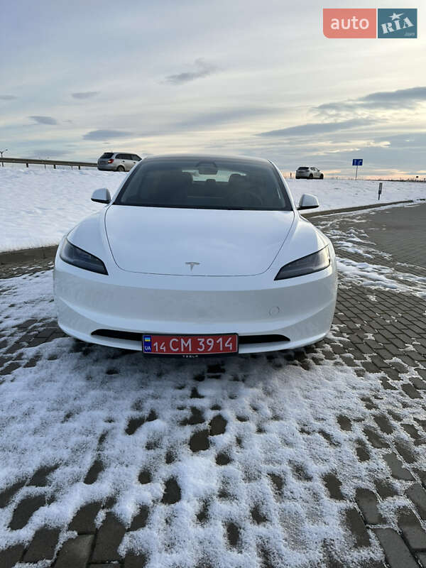 Седан Tesla Model 3 2024 в Львові