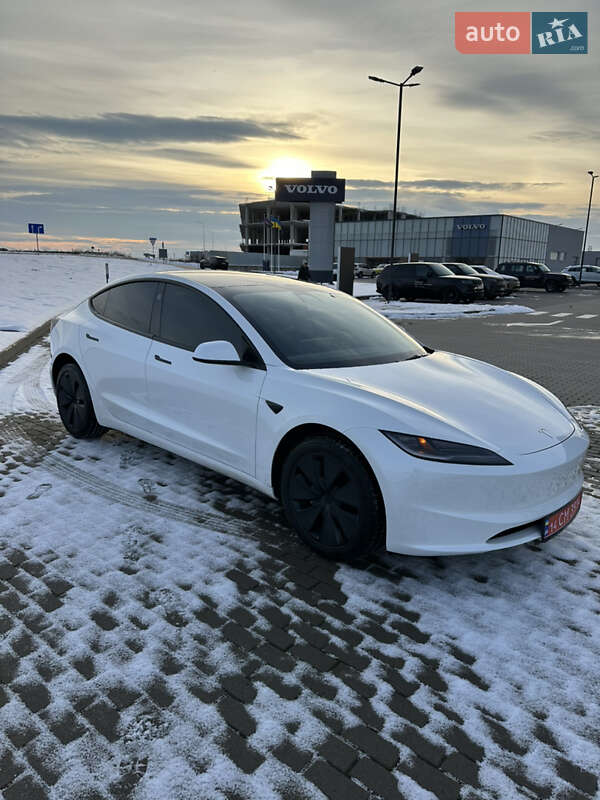 Седан Tesla Model 3 2024 в Львові