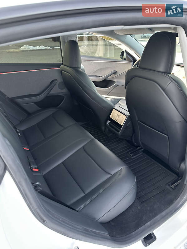 Седан Tesla Model 3 2024 в Львові