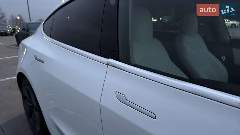 Седан Tesla Model 3 2020 в Києві
