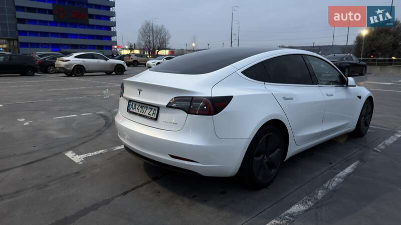Седан Tesla Model 3 2020 в Києві