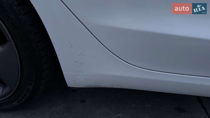 Седан Tesla Model 3 2020 в Києві