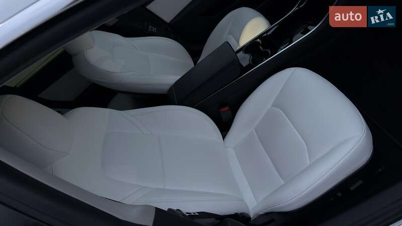 Седан Tesla Model 3 2020 в Києві