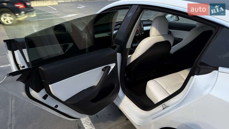 Седан Tesla Model 3 2020 в Києві