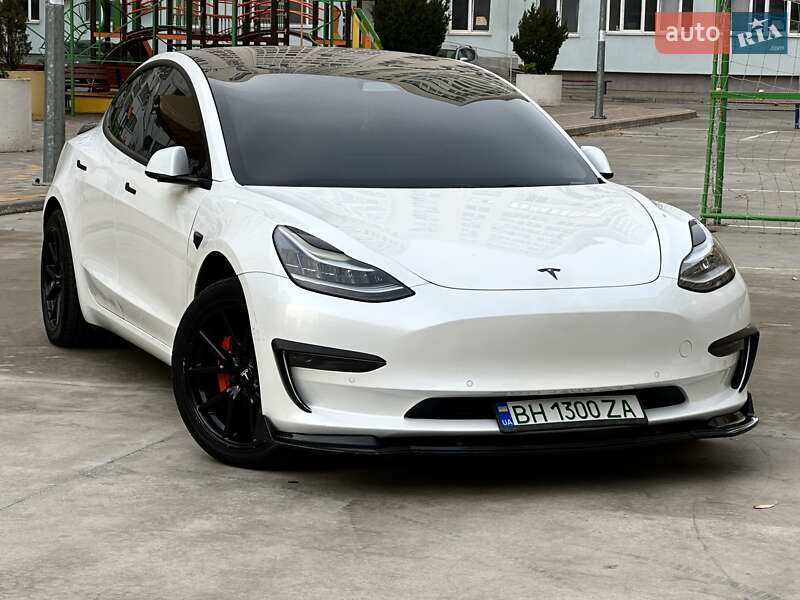 Седан Tesla Model 3 2017 в Одесі
