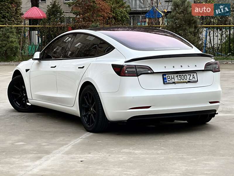 Седан Tesla Model 3 2017 в Одесі