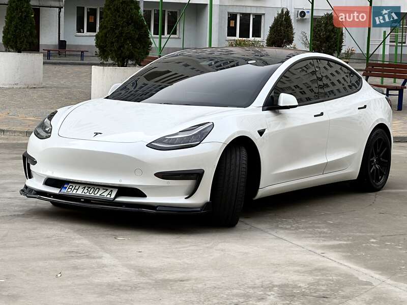 Седан Tesla Model 3 2017 в Одесі