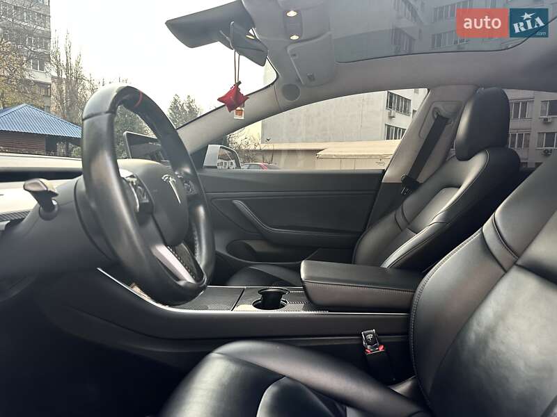 Седан Tesla Model 3 2017 в Одесі