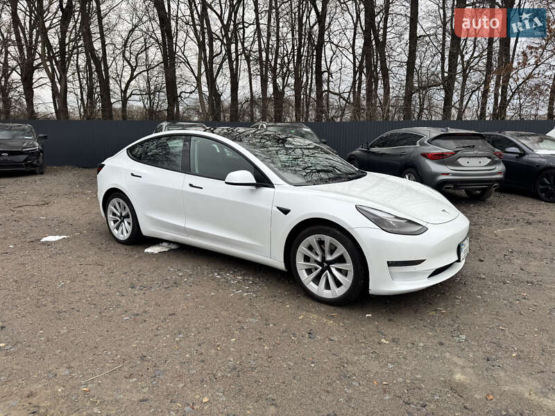 Седан Tesla Model 3 2022 в Ровно
