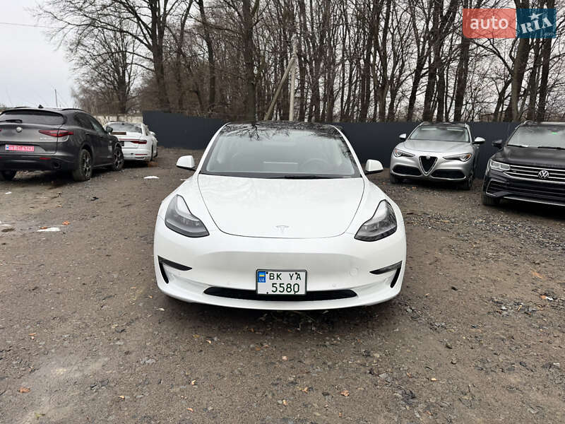 Седан Tesla Model 3 2022 в Ровно