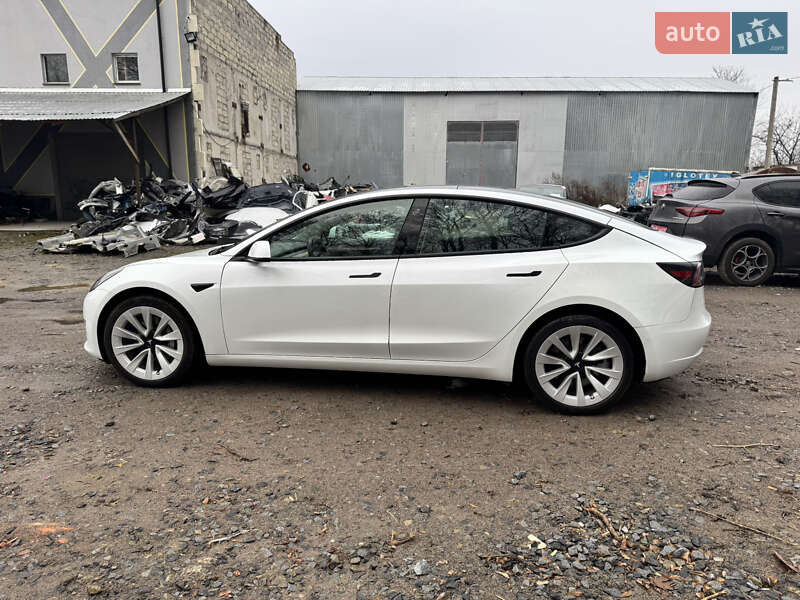 Седан Tesla Model 3 2022 в Ровно