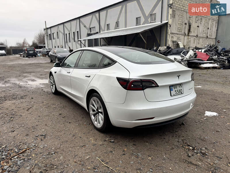 Седан Tesla Model 3 2022 в Ровно