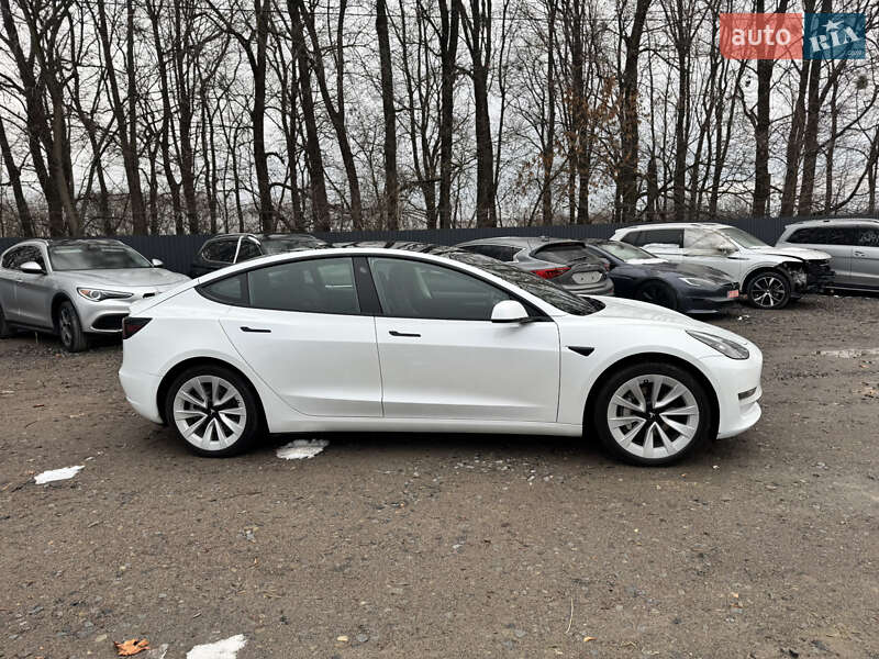 Седан Tesla Model 3 2022 в Ровно