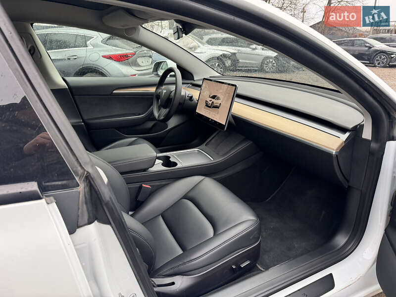 Седан Tesla Model 3 2022 в Ровно