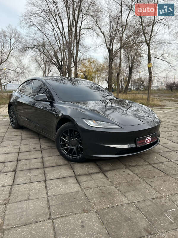 Седан Tesla Model 3 2024 в Запоріжжі