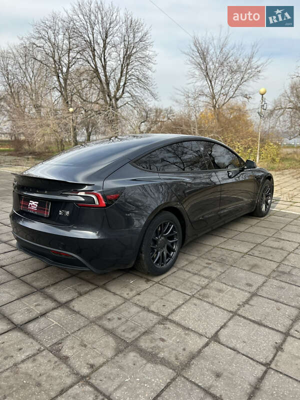 Седан Tesla Model 3 2024 в Запоріжжі