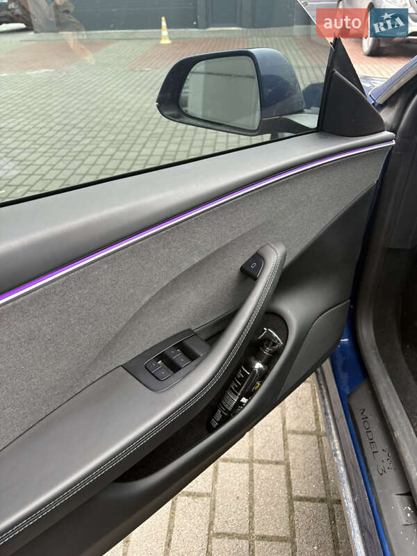 Седан Tesla Model 3 2024 в Львове