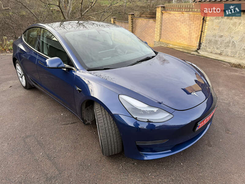 Седан Tesla Model 3 2022 в Киеве