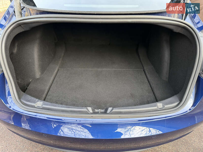 Седан Tesla Model 3 2022 в Киеве