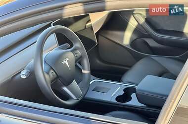 Седан Tesla Model 3 2022 в Ровно