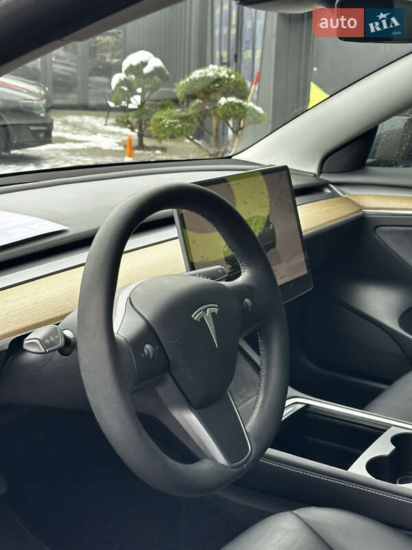 Седан Tesla Model 3 2022 в Львове