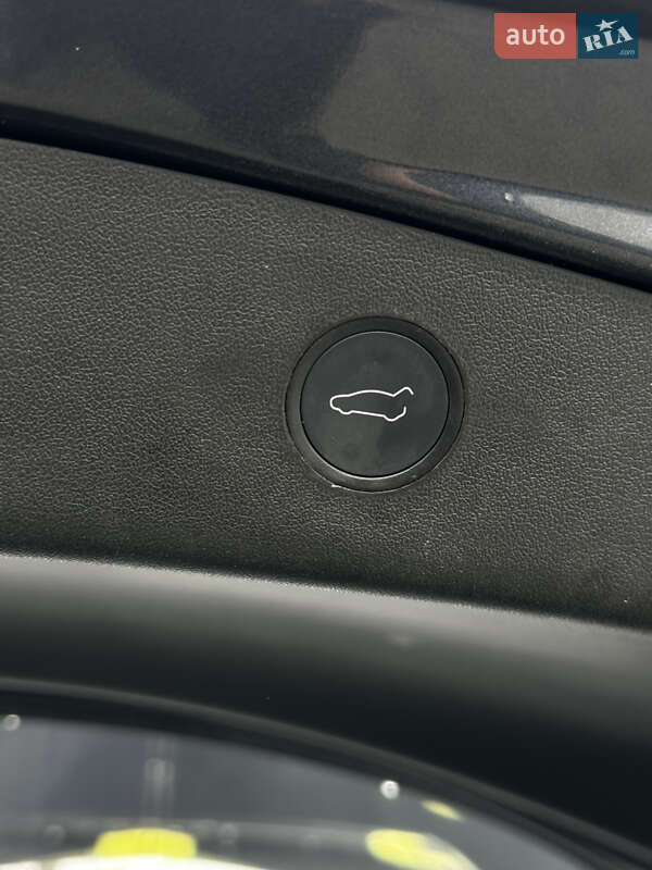 Седан Tesla Model 3 2022 в Львове