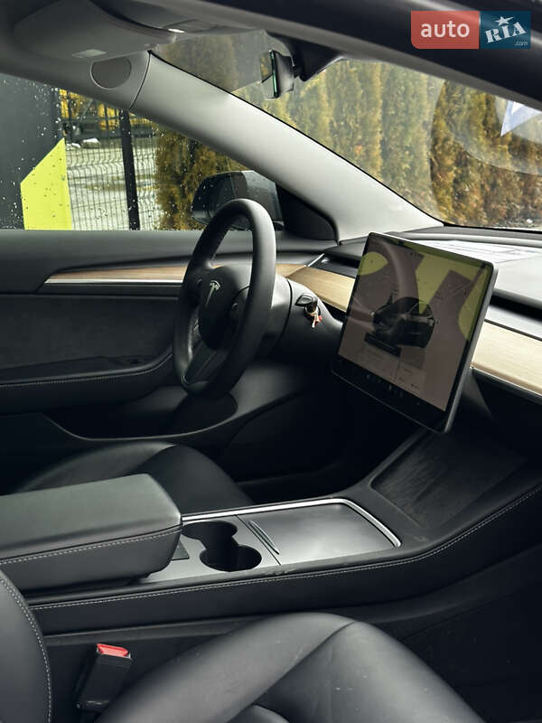 Седан Tesla Model 3 2022 в Львове