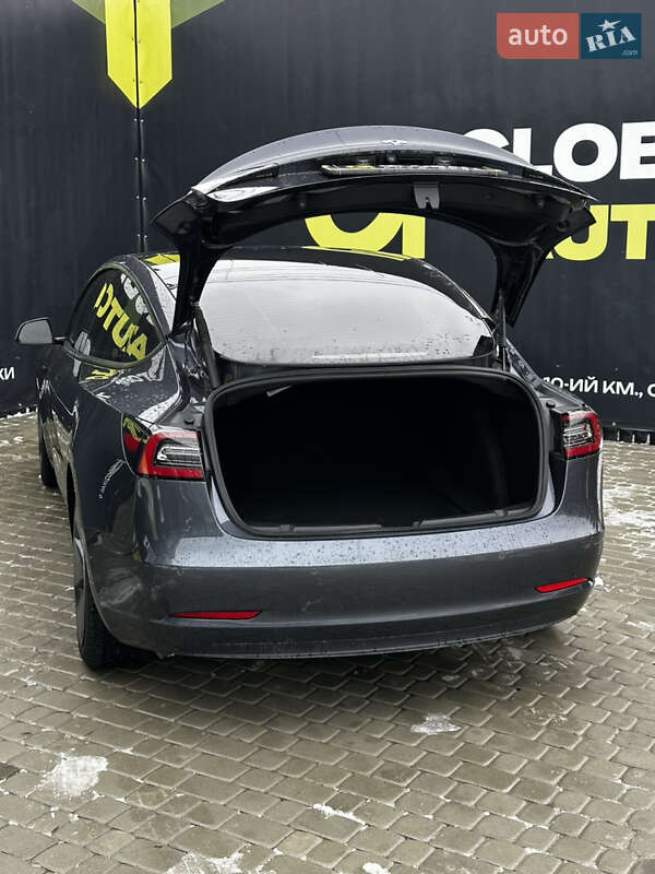Седан Tesla Model 3 2022 в Львове
