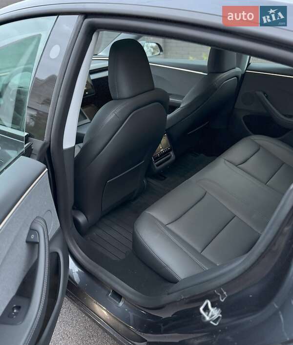Седан Tesla Model 3 2025 в Києві