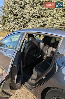 Седан Tesla Model 3 2019 в Полтаве