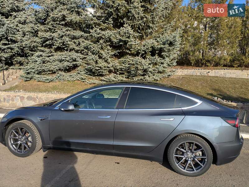 Седан Tesla Model 3 2019 в Полтаві