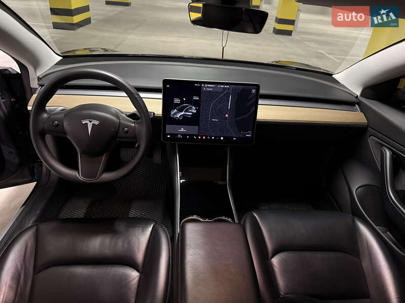 Седан Tesla Model 3 2019 в Днепре