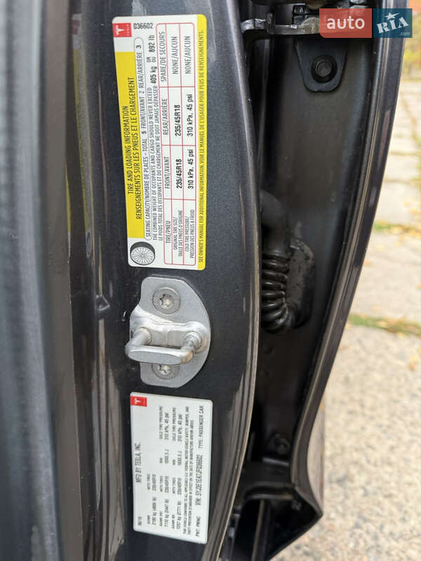 Седан Tesla Model 3 2018 в Харькове