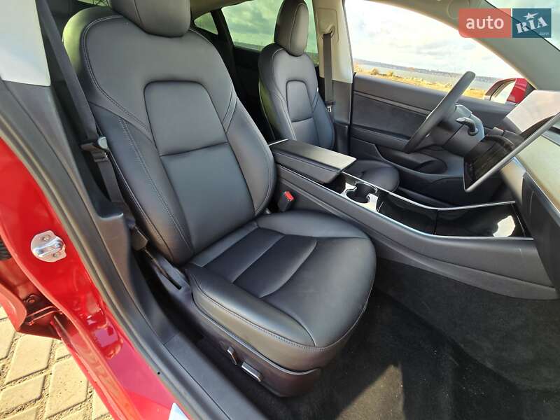 Седан Tesla Model 3 2020 в Одесі