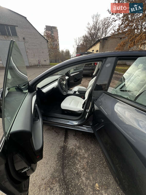 Седан Tesla Model 3 2023 в Дніпрі фото 22 Седан Tesla Model 3 2023 в Дніпрі