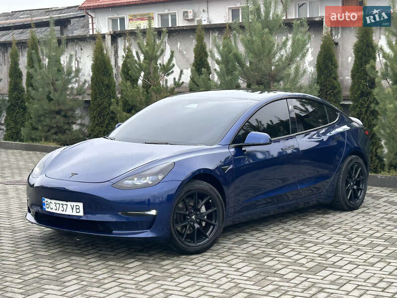 Седан Tesla Model 3 2021 в Львові