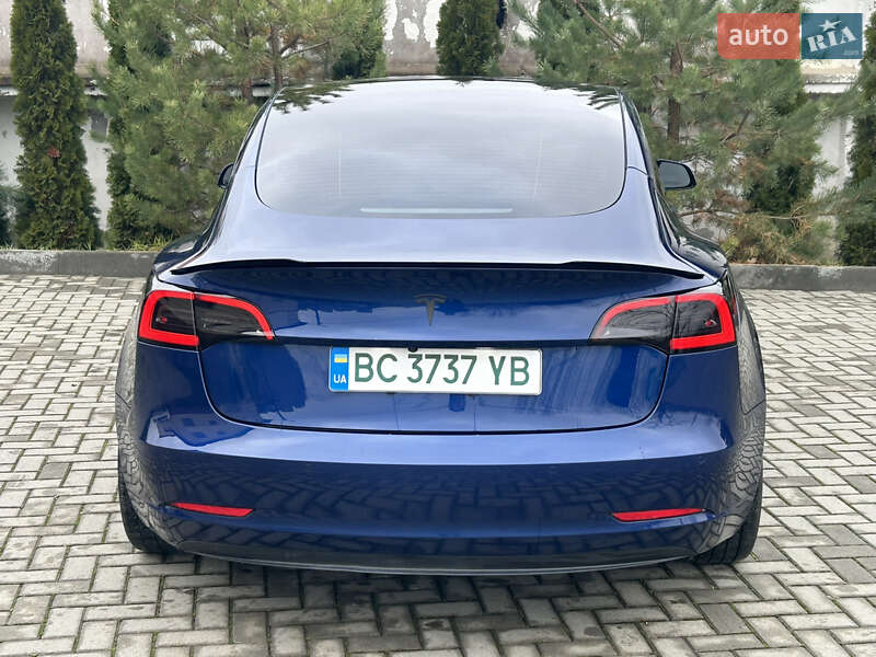 Седан Tesla Model 3 2021 в Львові