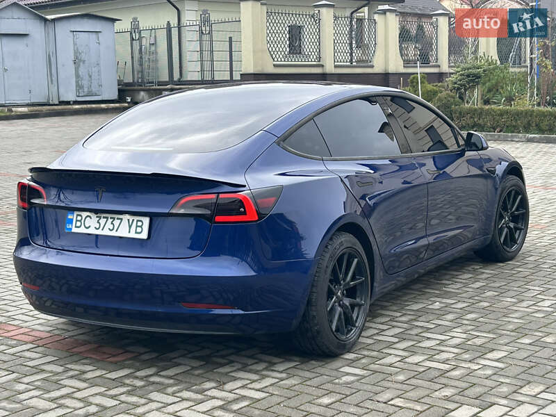 Седан Tesla Model 3 2021 в Львові