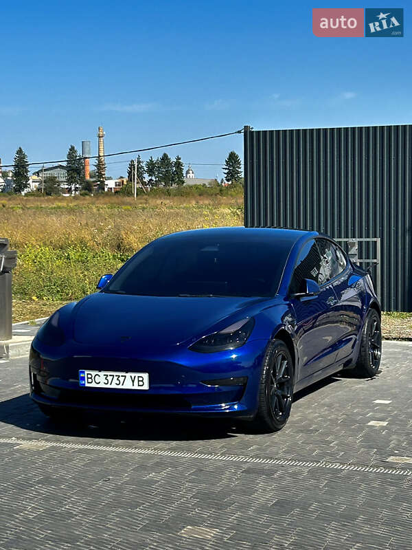 Седан Tesla Model 3 2021 в Львові