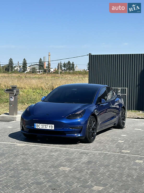 Седан Tesla Model 3 2021 в Львові