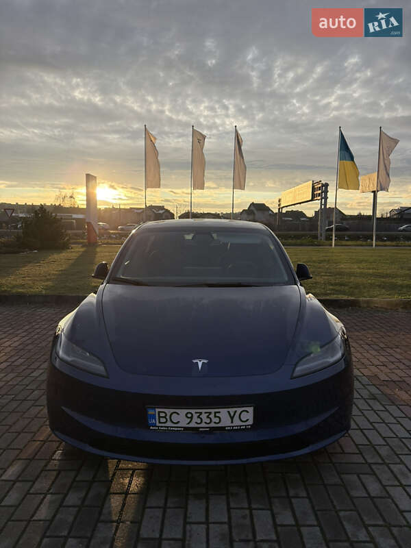 Седан Tesla Model 3 2024 в Львове