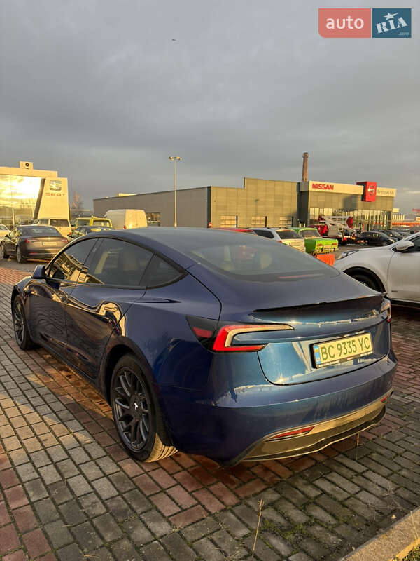 Седан Tesla Model 3 2024 в Львове